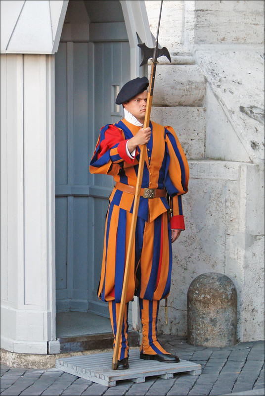 Garde-suisse-Vatican-5994412883.jpg