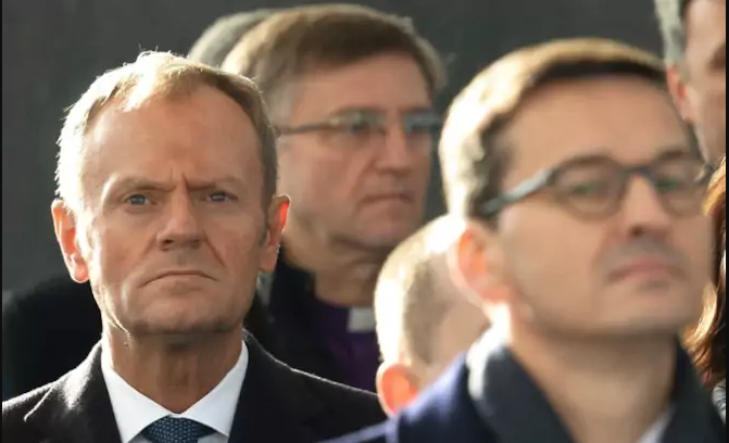 Lenkija slysta į teisinę anarchiją – valdžia nebepaiso net Konstitucinio Teismo sprendimų
