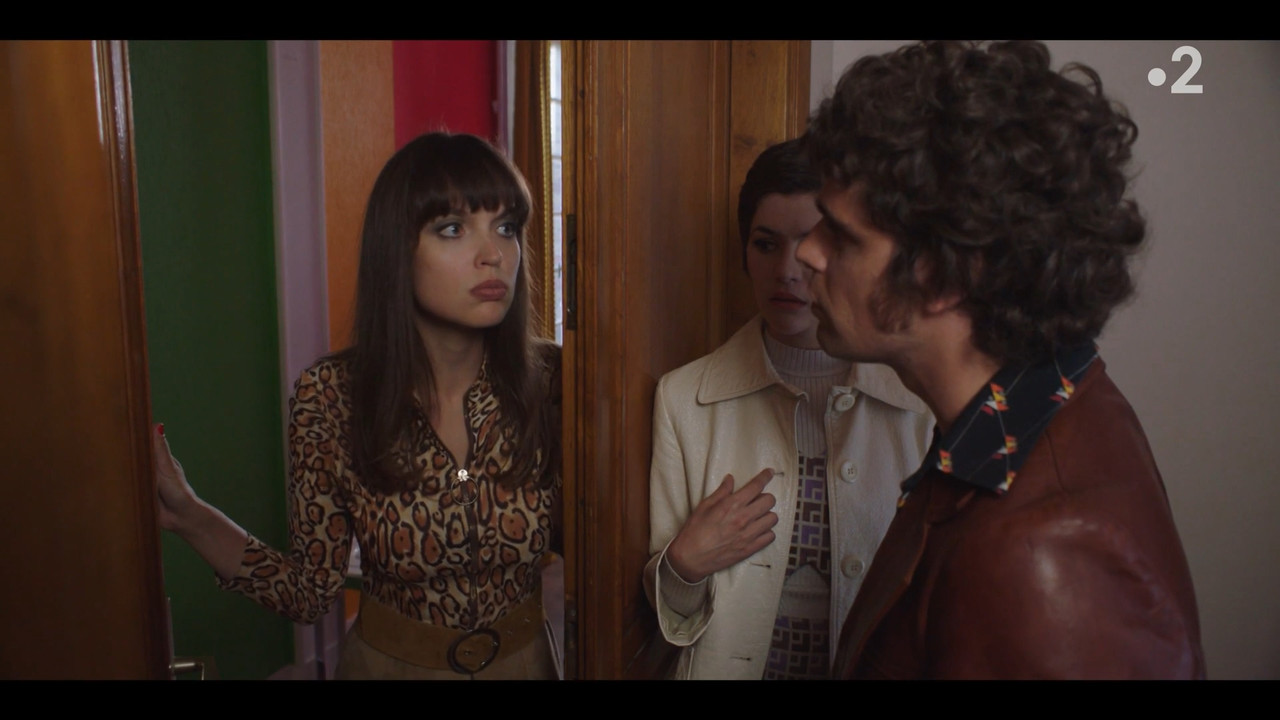 2022-05-13_21_10_Fr2_Les-petits-meurtres-d-Agatha-Christie-70-s_3x2_La-chambre-noire.mp4_snapshot_01