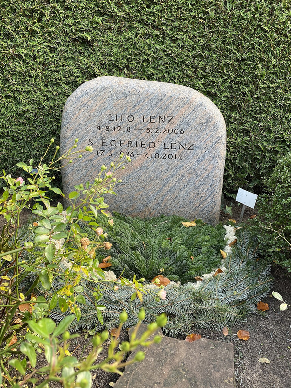 Grabstätte_Siegfried_Lenz