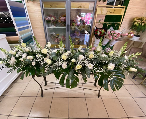 Arreglo fúnebre caja blanca