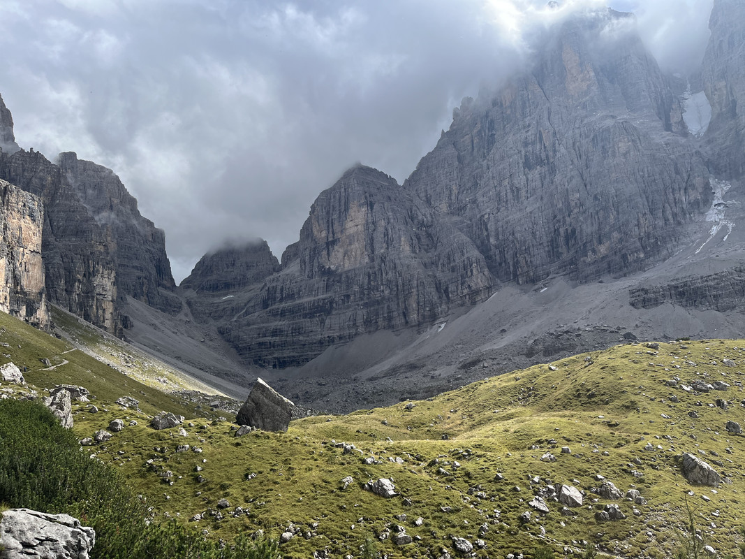 26DB5670-48D0-40F5-9682-9972A0F66563