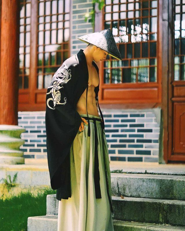 Photo by Chinese hunks 全球華男 on September 30, 2023. (4)