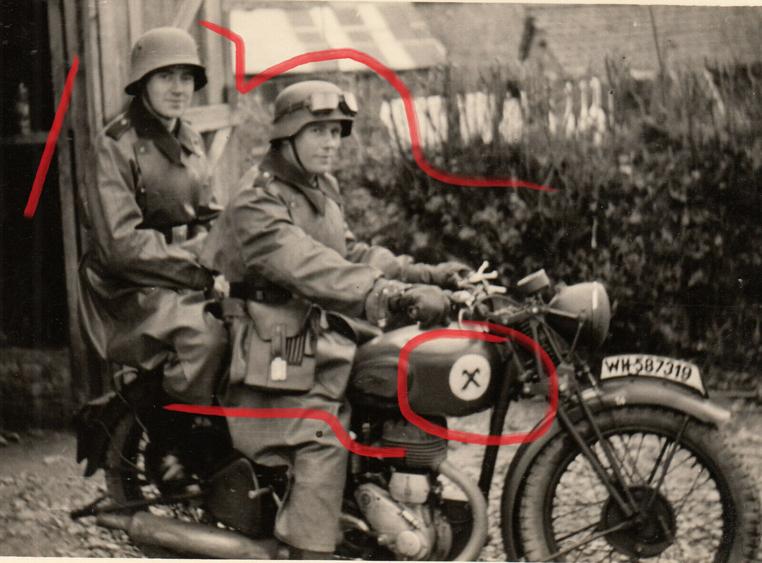 Foto WH Soldat Kradmelder Motorrad Wappen Zündapp NSU BMW Einsatz Krad