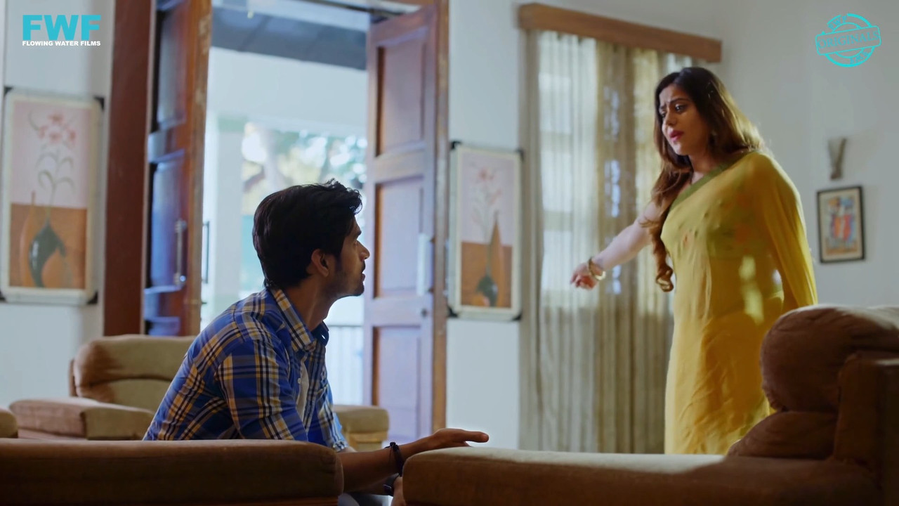 Dincy Vira Hot in saree.mkv_snapshot_01.53.705