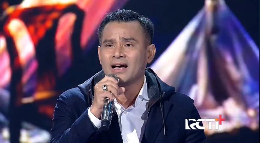 BCL menangis ketika Judika nyanyikan lagu 'Tak Mungkin Besama' di Indonesian Idol Result & Reunion (dok. RCTI+)