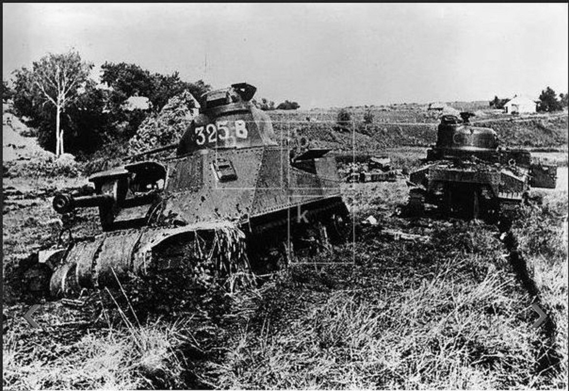 Außer gefecht gesetzte sowjetische Panzer der US-Typen M 3 Lee