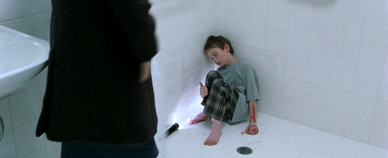 Darkness Falls 2003 BluRay [Hindi + Tamil + English] 480p 720p ESub Screenshot