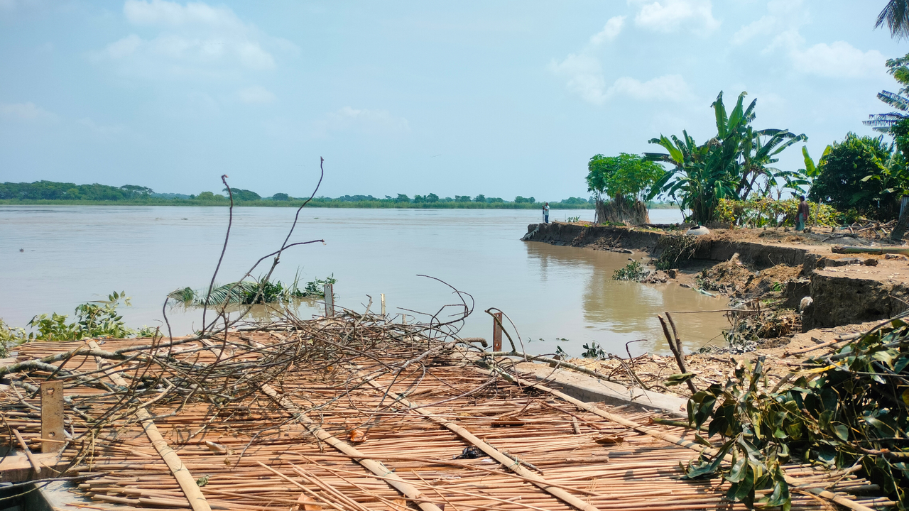 ২ দিনে নদীগর্ভে গেল সাত ভাইয়ের বাড়ি, পরিবারগুলো নিঃস্ব