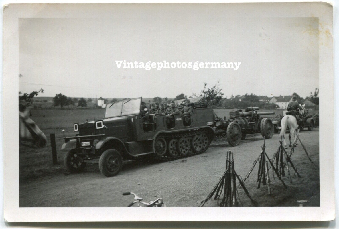 Foto WH Halbkette SdKfz Panzer Geschütz Kanone Artillerie