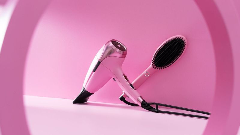 Ghd Pink Limited Edition 2024 sostiene Fondazione Umberto Veronesi