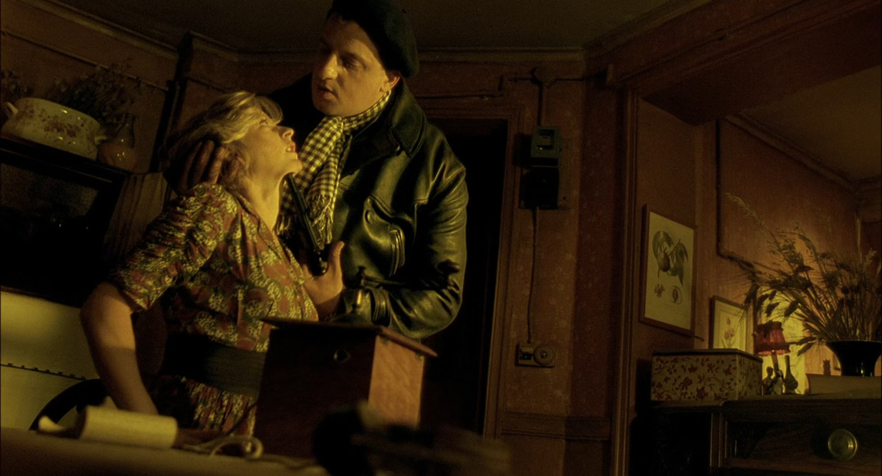 Delicatessen (1991).mkv_snapshot_01.15.56_[2018.03.09_22.25.22]