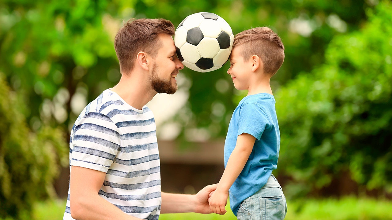 Acertijo visual, ¿Cuál de los tres hombres es papá?