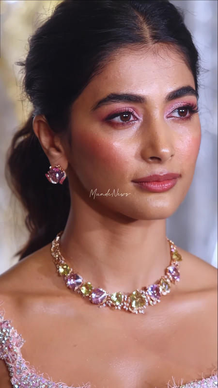 Pooja Hegde face