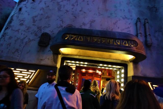 DISNEYLAND ~ STAR WARS: GALAXY'S EDGE, LA GUIA - Blogs de USA - DROID DEPOT: Conseguimos la Batuuan Spira! (2)