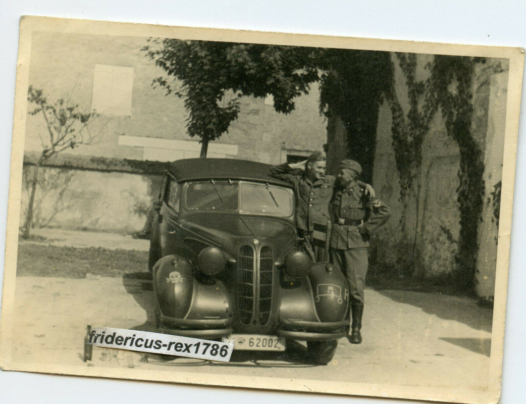 Foto T.-Div. im Westen PKW Kübelwagen mit Kennung und Takt Zeichen