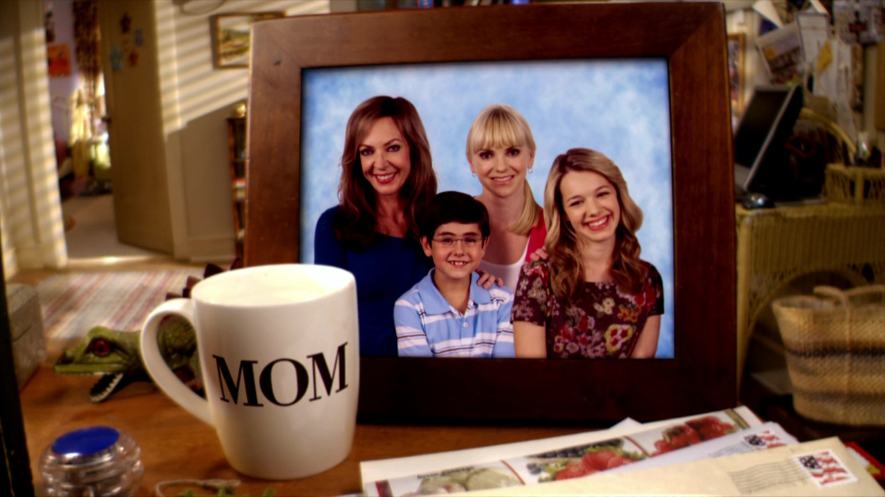 Mom (2013) - S02E01 - Hepatitis and Lemon Zest (1080p WEB-DL x26