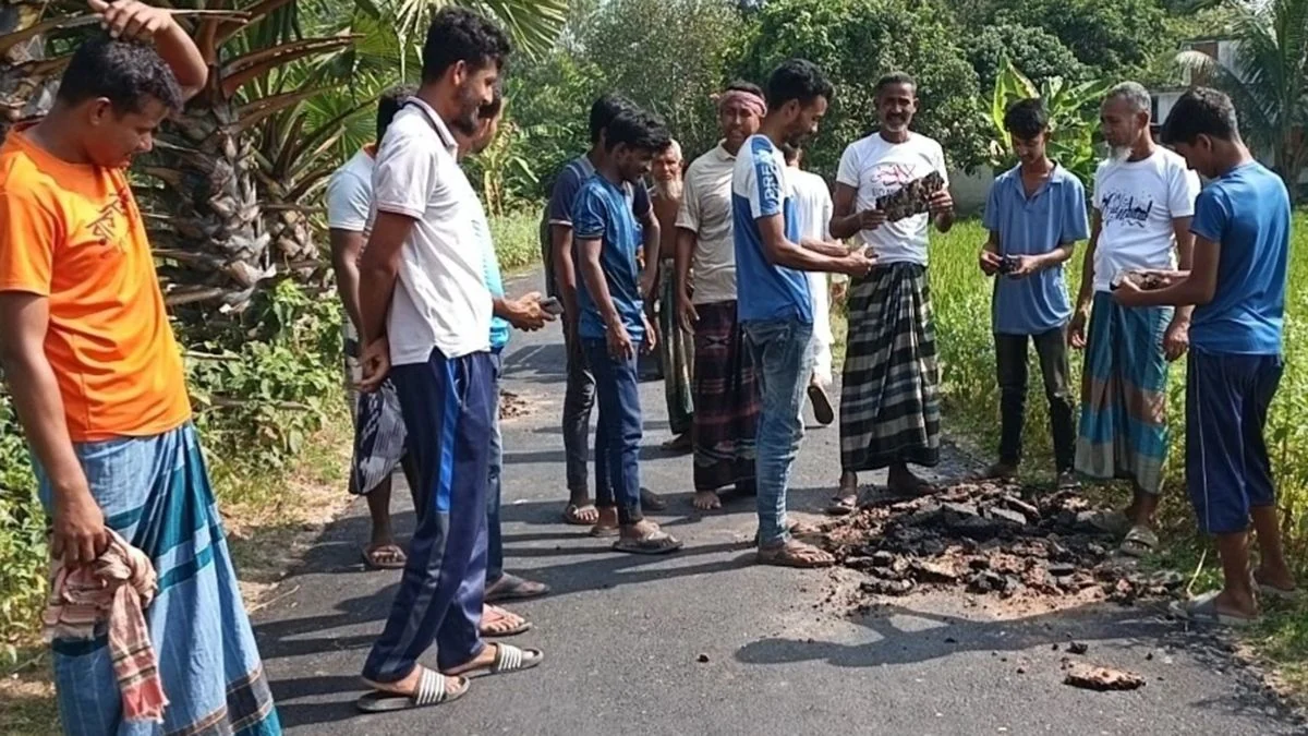 পায়ের ঘষায় উঠে যাচ্ছে নতুন কার্পেটিং