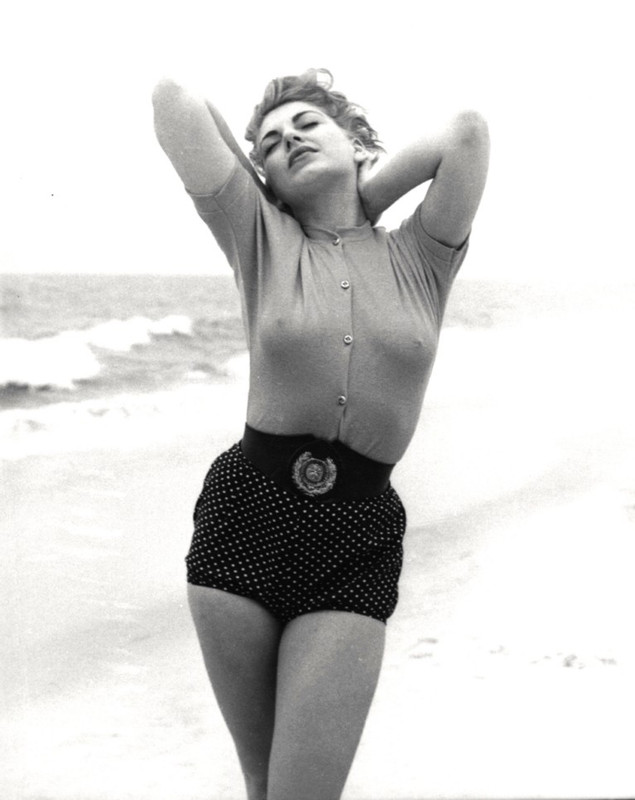 Julie_Newmar_mb40