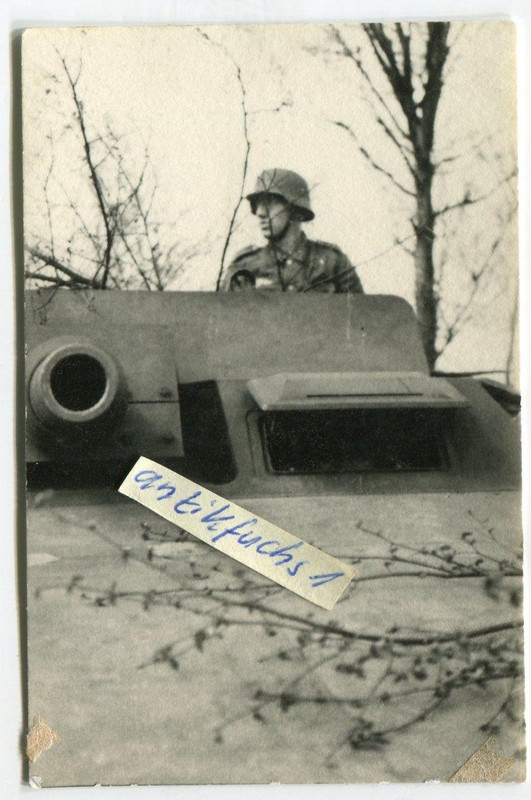 WH-Schützen-Panzer ( 251-9) in Frankreich 1943