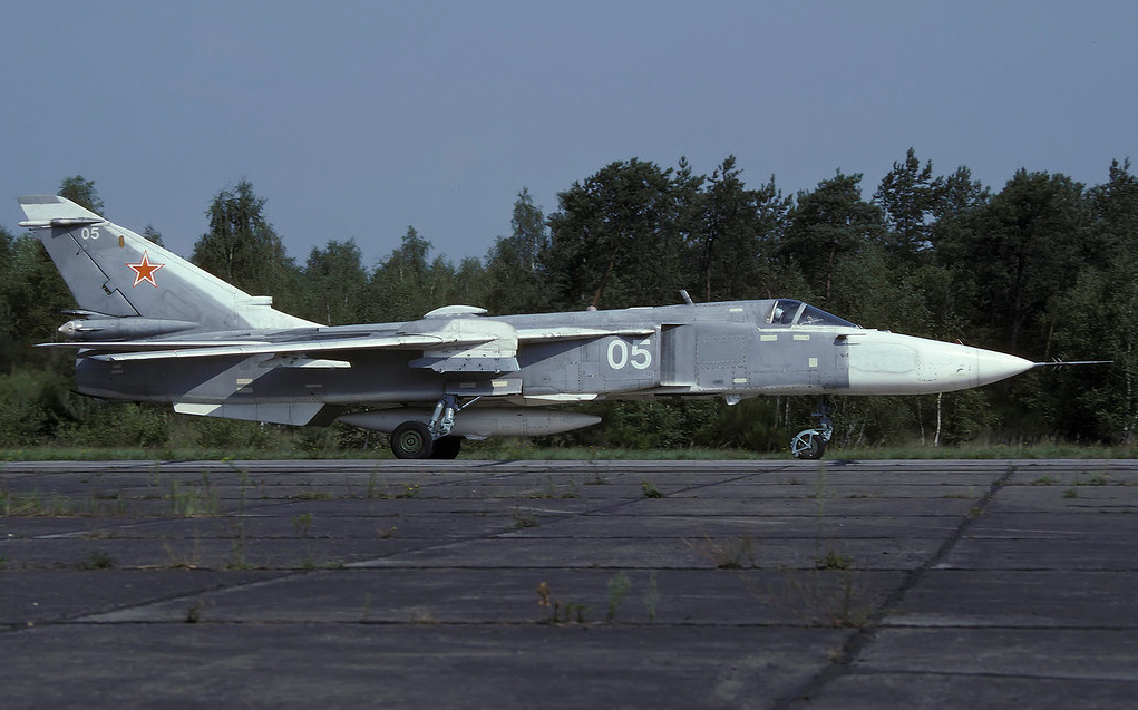 11 ORAP Su-24MR 05 White_0515325 (6)