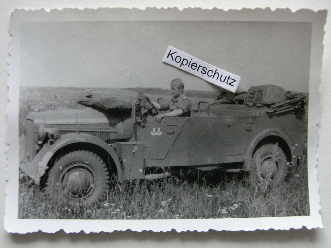 Rußland - Kübelwagen mit taktischem Zeichen , Foto um 1941