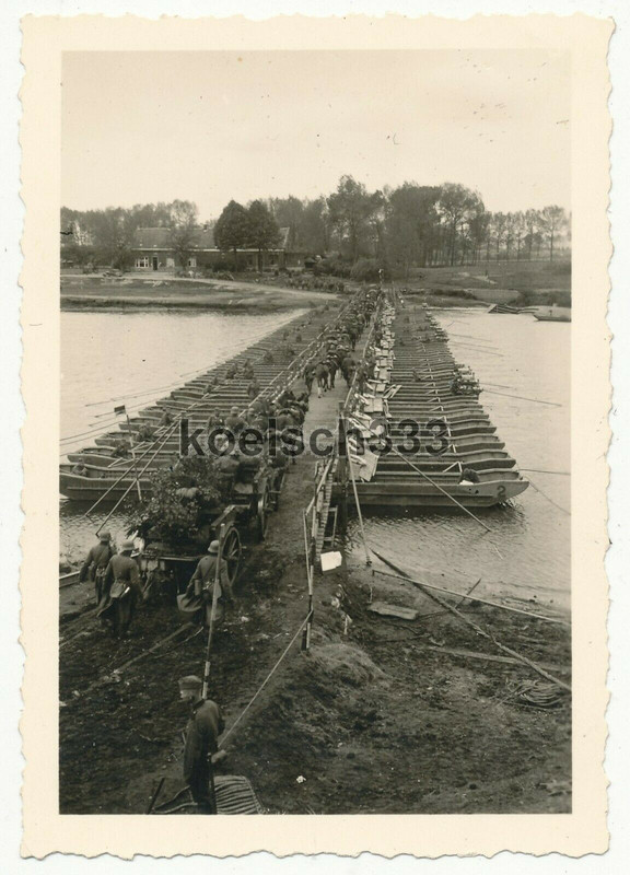Foto Pferde Gefechtswagen der Wehrmacht auf einer Kriegsbrücke an der Westfront