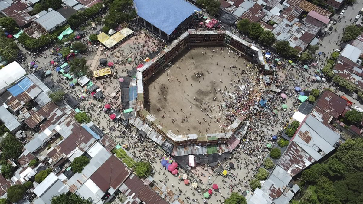 Tragico crollo di un'Arena di Tori improvvisata in Colombia: 4 morti e oltre 300 feriti