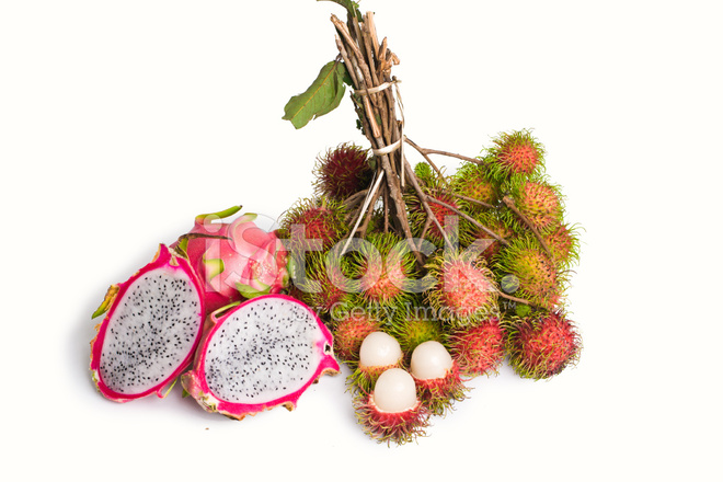 ரம்பூட்டான் பழம்  Rambutan-and-half-dragon-fruit