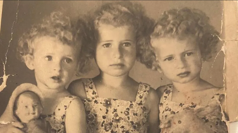 Revelan el misterio de una famosa foto de niñas huyendo de los nazis