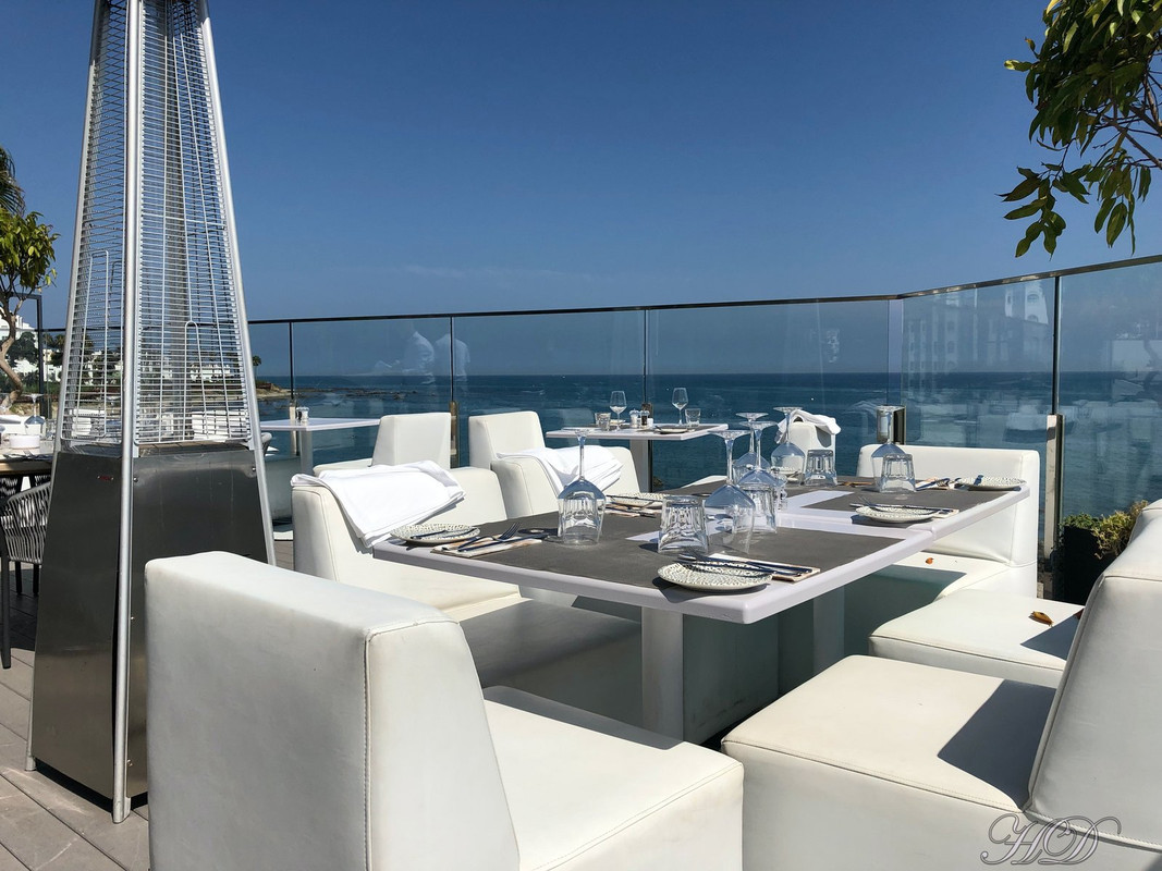Seafront-restaurant-spain-HD.jpg