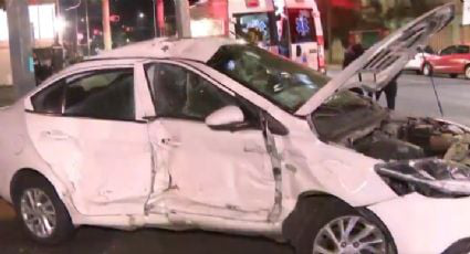 VIDEO: Tráiler se pasa el alto y arrastra un taxi más de 30 metros en la colonia Del Valle en CDMX