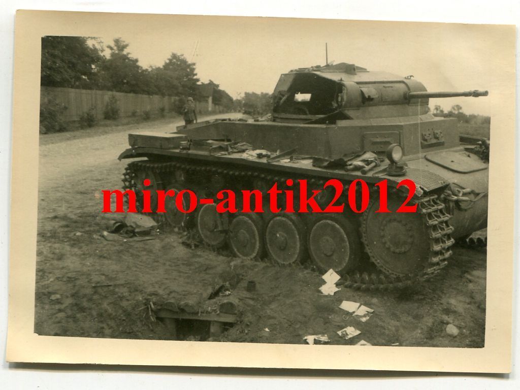 Foto, Wehrmacht, zerstörter Panzer II vor Brest-