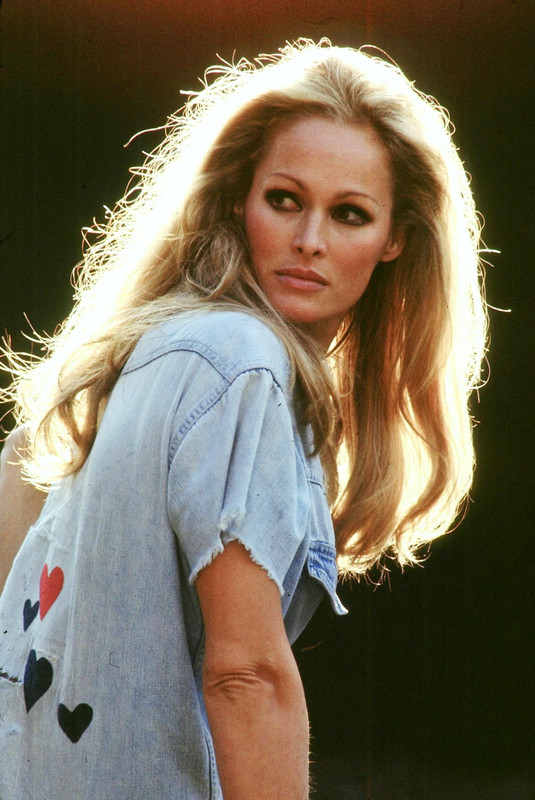 ursula_andress_c81