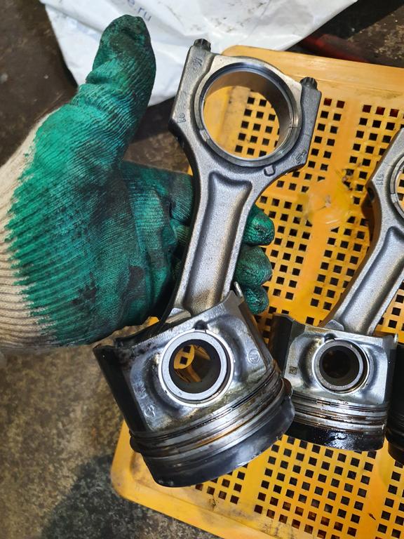 Поршень с шатуном