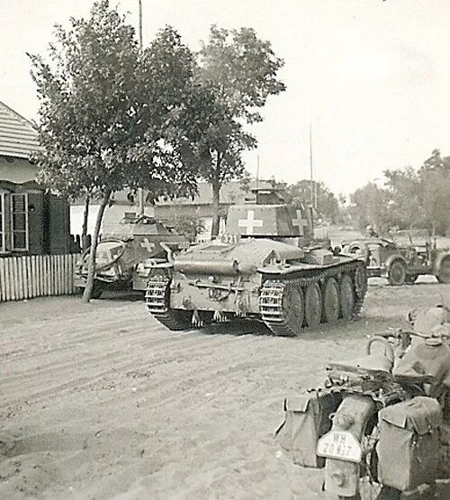 German Pzkw.38(t) Panzer Tanks & SdKfz.221 Armored Car; Poland 1939!!!