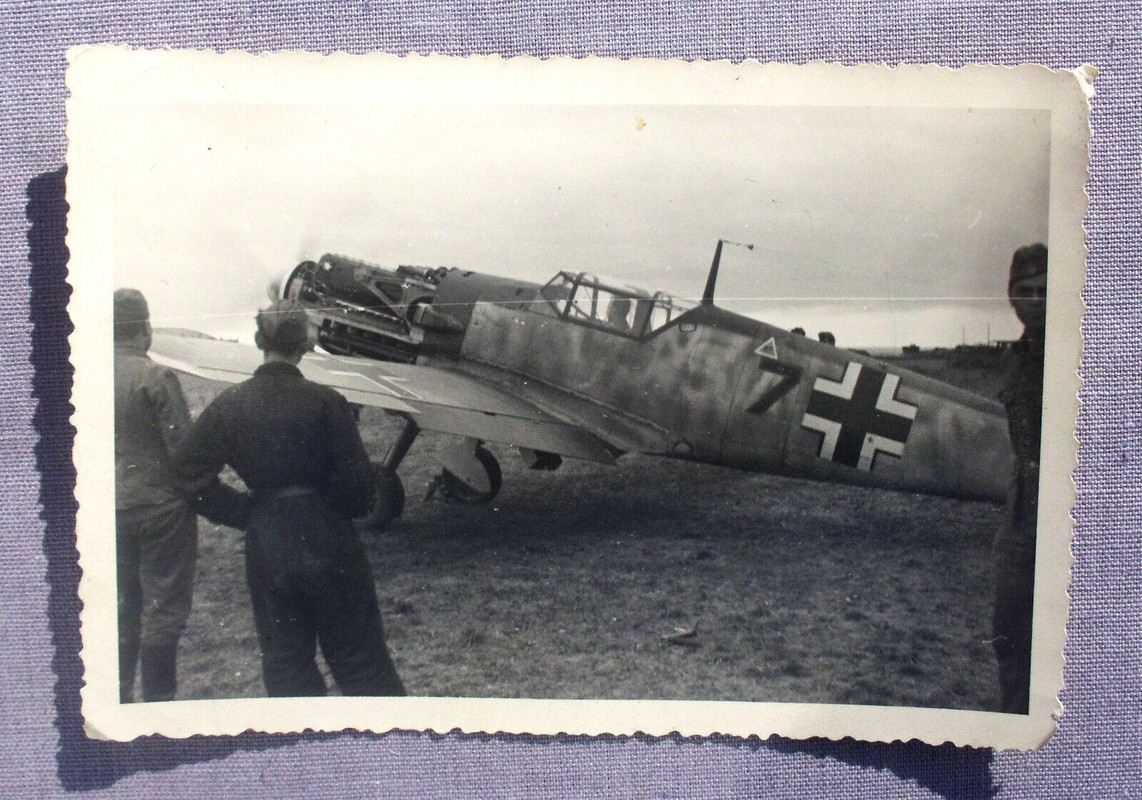 altes, originales Foto 2WK - Me 109 auf den Flugplatz von Le Portel -