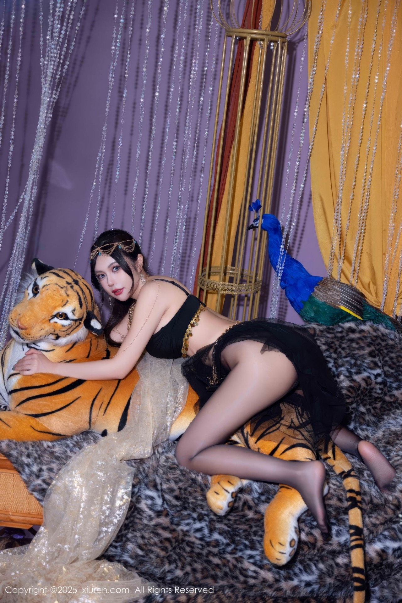 绮里嘉黑色露肩上衣图集79P，时尚造型与舞台感的华丽碰撞插图5