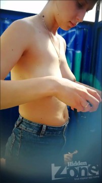 [Image: Voyeur41205124257.jpg]