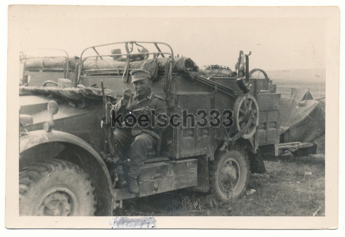Foto Gebirgsjäger im Morris Commercial Beute Jee