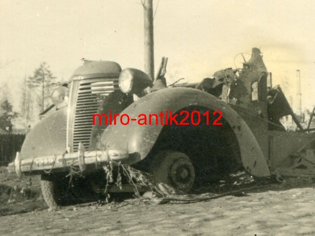 Foto, Wehrmacht, zerstörter PKW, Volltreffer, Dü