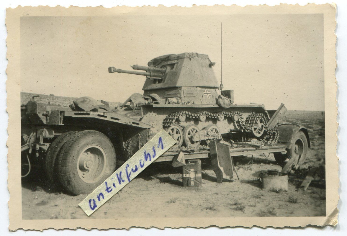 Deut.Panzer SFL auf Anhänger in Afrika beim Afri