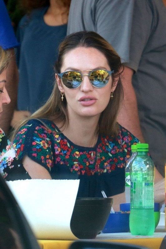 pregnant-candice-swanepoel-out-for-lunch-in-espirito-santo-04-23