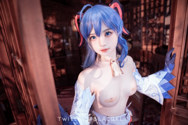 白莉爱吃巧克力 甘雨 Cosplay 高清写真【90P｜465.5MB】插图2