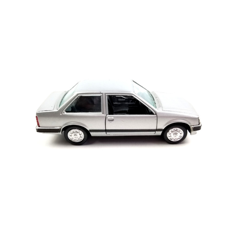 Negro 1:43 Diecast Modelo Coche por gama Original Opel Astra F Cabrio