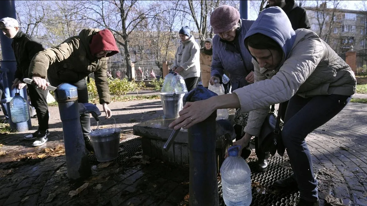 En Ucrania población queda sin agua potable tras ataque ruso