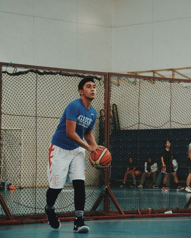 Daffa bermain basket