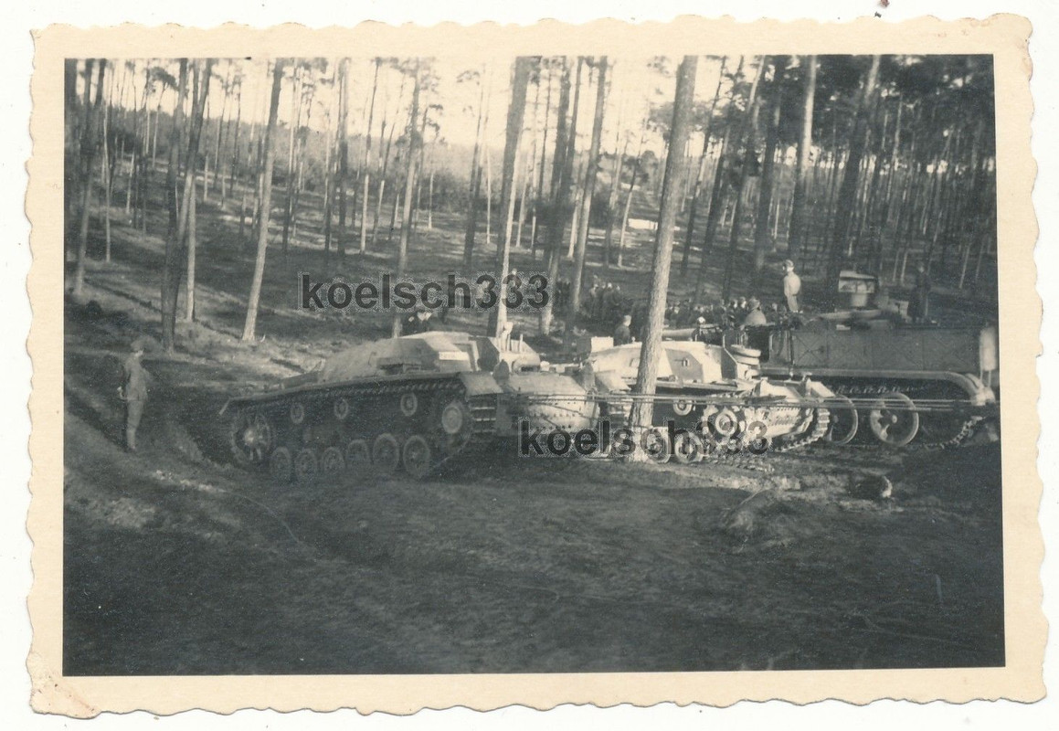 Foto Sturmgeschütz Brigade 322 StuG Panzer in ei