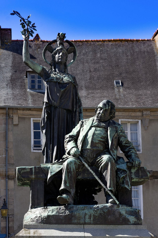 1-monument-statue-ernest