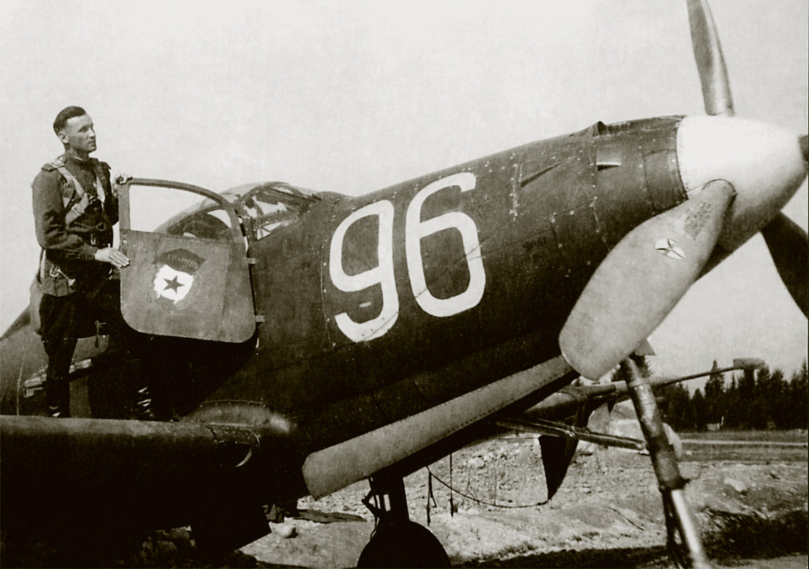 Bell-P-39-Airacobra-102GvIAP-7IAK-White-96-Major-AG-Pronin-Levashovo-Russia-1943-01